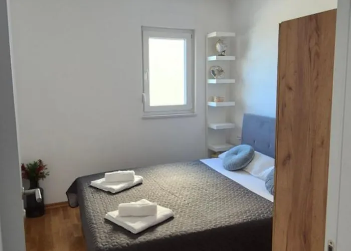 Lucy Apartman Makarska
